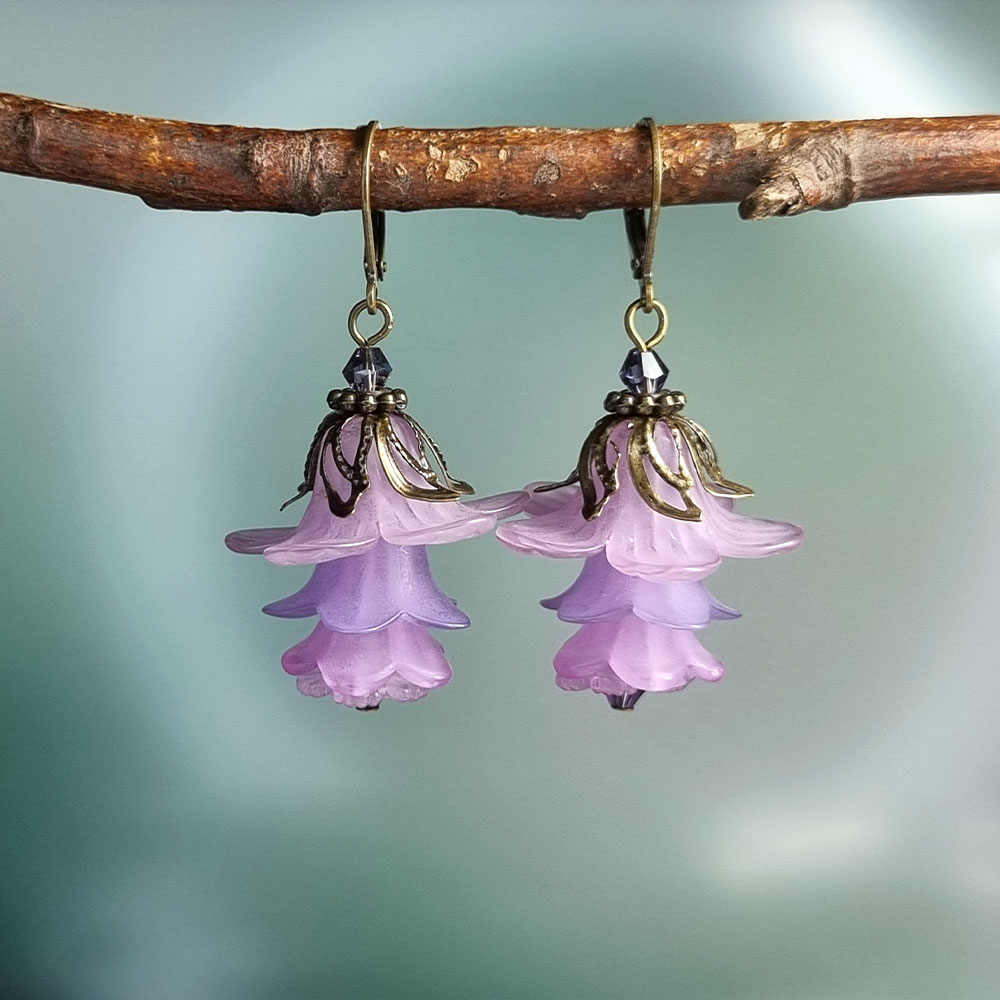 Violetinės spalvos gėlyčių auskarai varpeliai