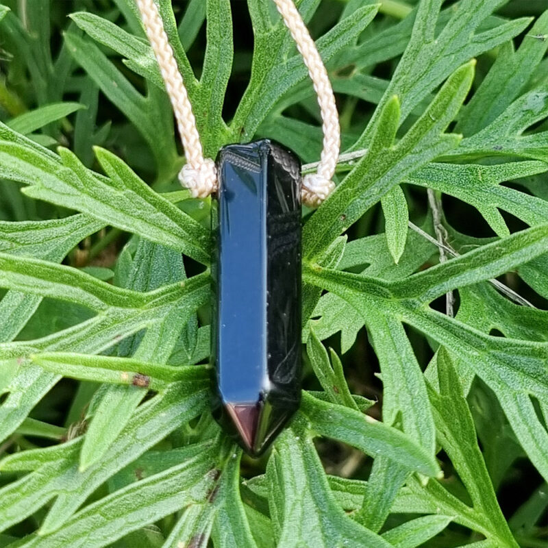 Obsidiano-pakabukas-Skorpionui Obsidiano pakabukas Skorpionui