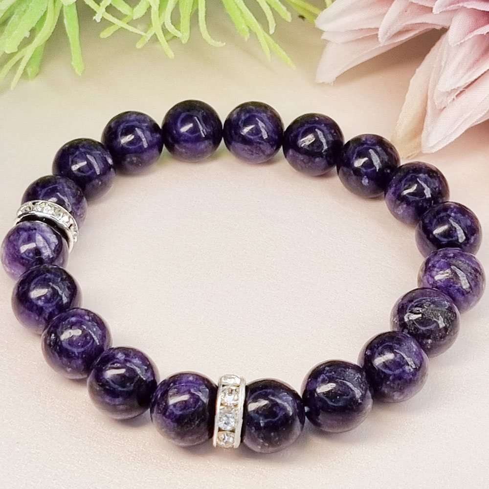 Violetinio čaroito apyrankė