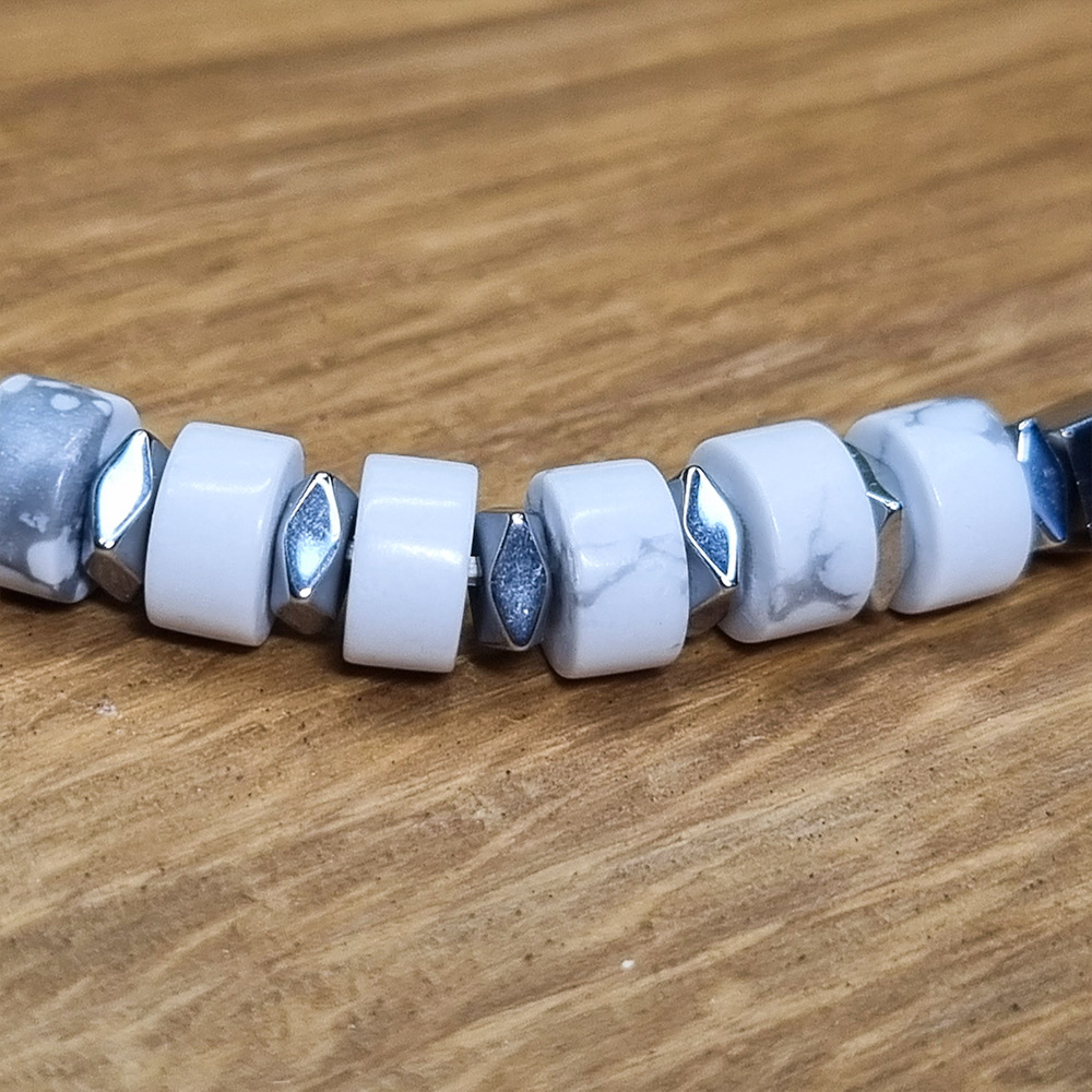 Vyriška hovlito apyrankė su hematito intarpais (6 mm)